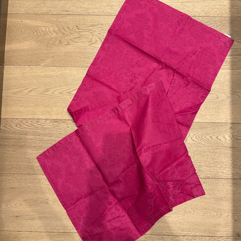 Zara Table runner - Picture 2 of 5